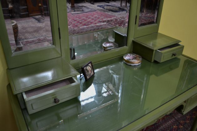 Toiletta con sedia stile Luigi XVI laccata verde salvia anni 50 - Foto 5