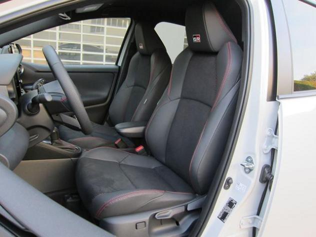 TOYOTA Yaris 1.5 HYBRID 130cv GR SPORT MODELLO 2026 NUOVE rif. 19860773 - Foto 4