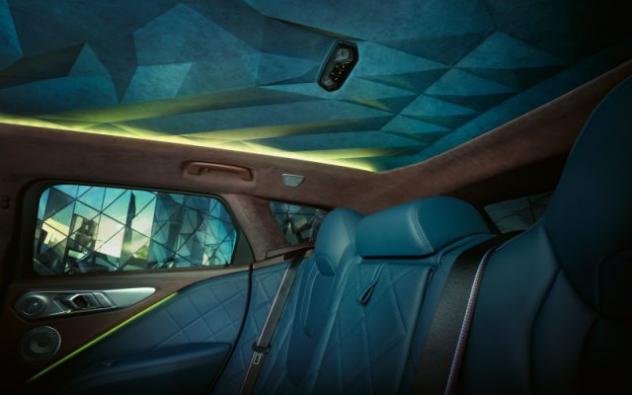 BMW XM 50e rif. 24050535