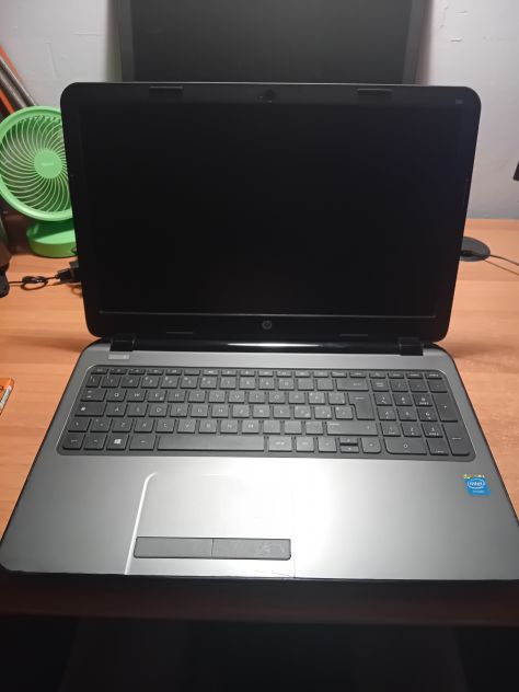NOTEBOOK HP 250 G3 - 2.58 GHz -8 GB/DDR3L € 200 Euro Trattabili