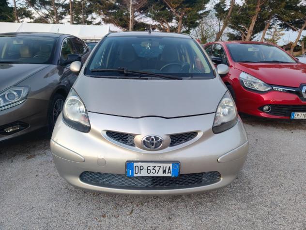 Toyota Aygo 1.0 12V VVT-i 5 porte Griffe - Foto 2