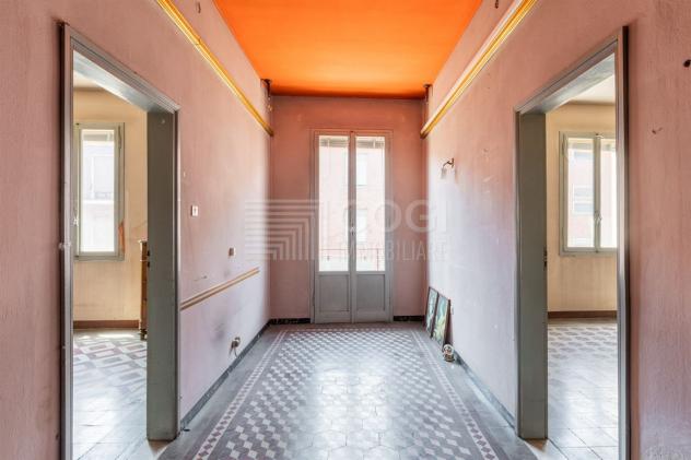 IMOLA - AMPIO APPARTAMENTO DA RISTRUTTURARE NEL CUORE DELLA CITTA' - Foto 9