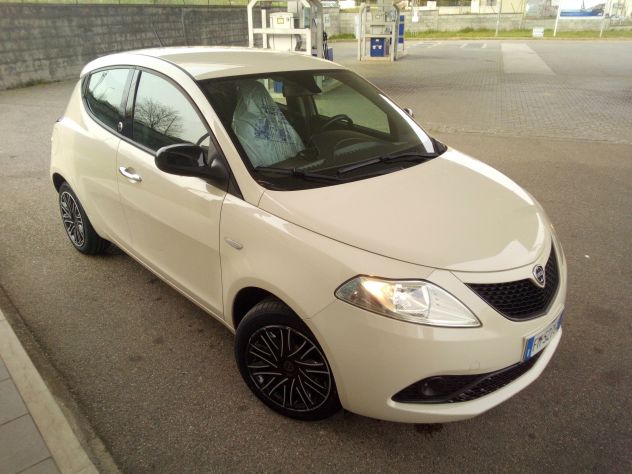 ADATTA per NEOPATENTATI LANCIA Ypsilon 1.2 Benzina/GPL ECOCHIC