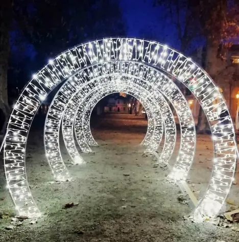 Noleggio ed Allestimento Filari di Luce Catenarie festoni tunnel archi luminosi - Foto 3