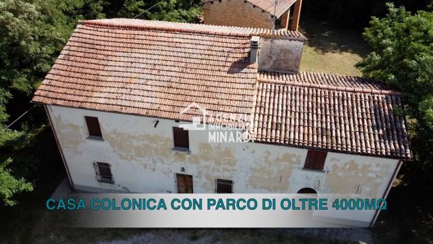 FAENZA – SARNA | AUTENTICA CASA COLONICA ROMAGNOLA CON FIENILE, AMPI SERVIZI E OLTRE 4.000 MQ DI TERRENO