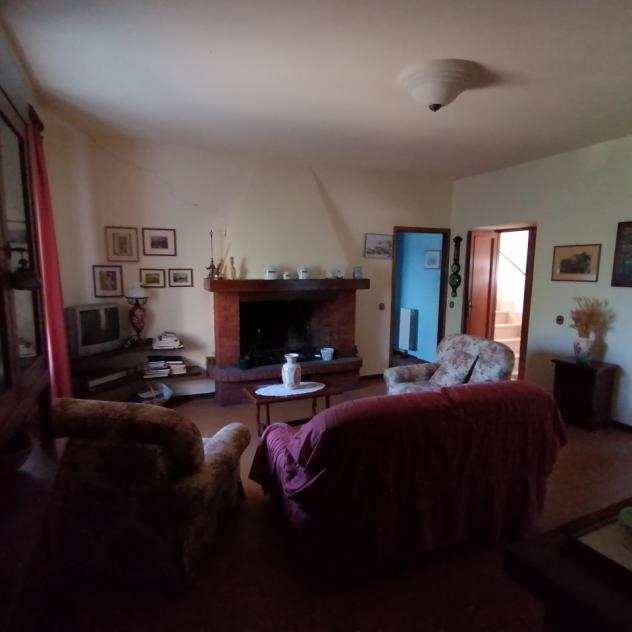 Nel comune di Sorano nella loc. di Montevitozzo Marcelli, a 11Km da Sorano e dalle sue terme, 16 Km da Pitigliano, 6 km da Castell'Azzara vendiamo app - Foto 12