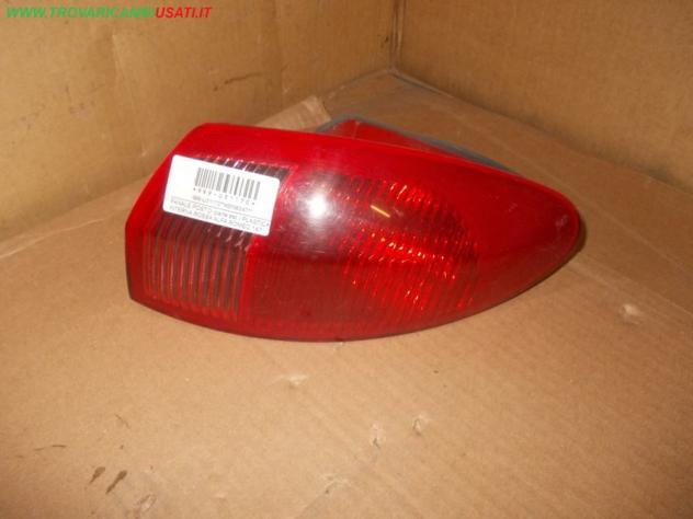 FANALE POST.D.(parte est.) PLASTICA INTERNA ROSSA ALFA ROMEO 147 (937-W8) Parti elettriche Fanaleria Fanali Fanale post. sx. ALFA ROMEO - 147 - 01