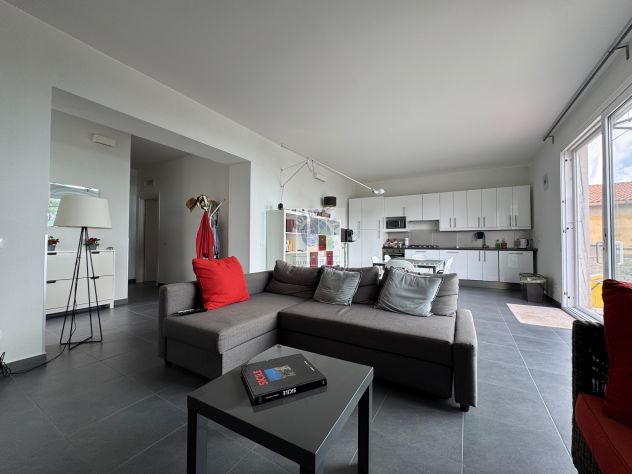 ELEGANTE E RISTRUTTURATA VILLA CON PISCINA - Foto 4
