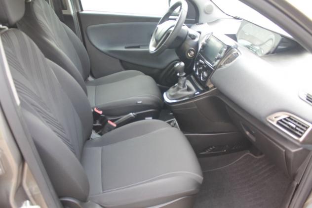 Lancia Ypsilon 1.0 FireFly 5 porte S&S Hybrid Gold - Foto 10