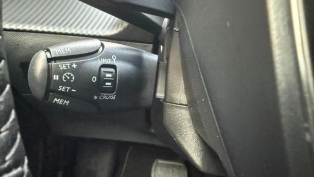 PEUGEOT 2008 1.2 145CV HYBRID e-DCS6 ALLURE*FULL LED*CARPLAY* rif. 24047053 - Foto 8