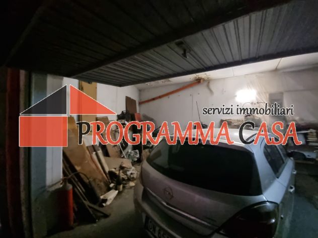 POMEZiA CENTRO BOX 30 MQ ENTRATA PEDONALE VIA ROMA - Foto 3
