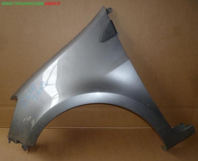 PARAFANGO ANT.S.(in plastica) GRIGIO SCURO MET. RENAULT CLIO DA 16 SIGLA 195  Carrozzeria  Lamierati esterni  Fiancate  Parafango ant. RENAULT - CLIO