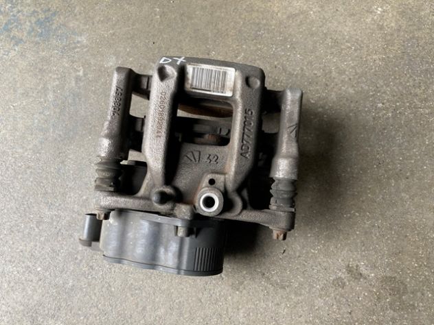 AUDI A4 8K B8 12-15 Supporto pinza freno VL VR SUPERIORE anteriore per AUDI A4 8K B8 12-15 Supporto pinza freno VL VR SUPERIORE anteriore per