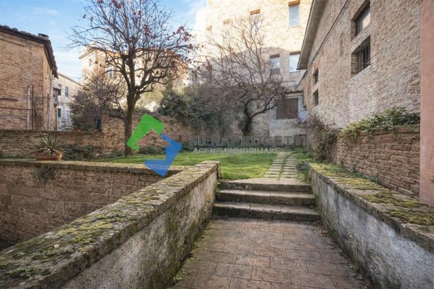Un Gioiello Segreto nel Cuore di Siena, Centro storico con giardino privato e tre posti auto. - Foto 3