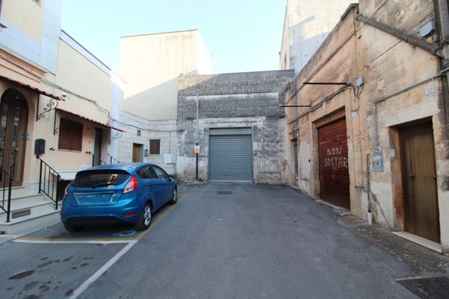 VENDITA LOCALE ARTIGIANALE PIAZZA MAGGI VILLA CASTELLI