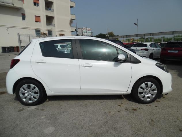 Toyota Yaris 1.0 GPL 5 porte Cool - Foto 8