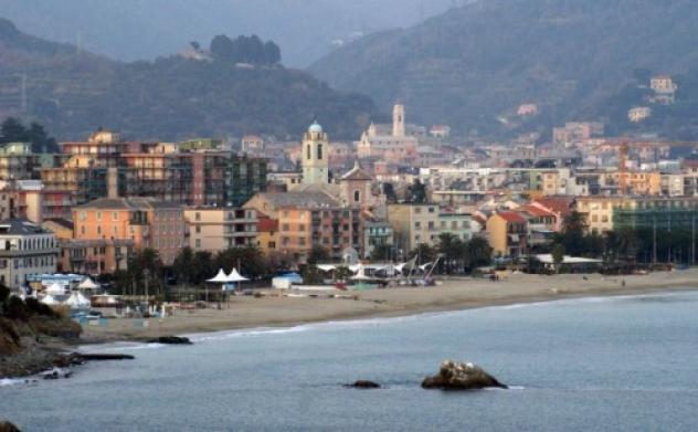 1 Vetrina in vendita a Albissola Marina