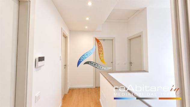 ELEGANTE VILLA SINGOLA CON GIARDINO PRIVATO E BOX – RESIDENCE ARESE 4 - Foto 15