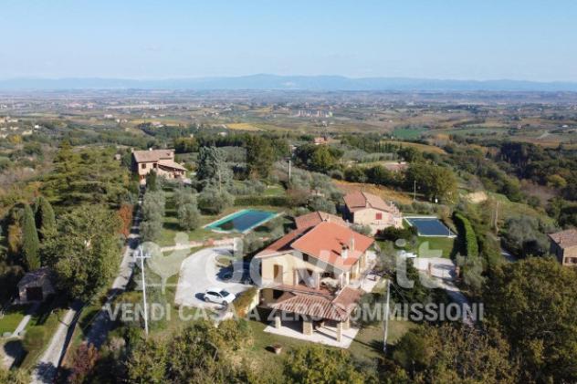 Rustico / Casale di 1050 m² con più di 5 locali e posto auto in vendita a Montepulciano - Foto 5