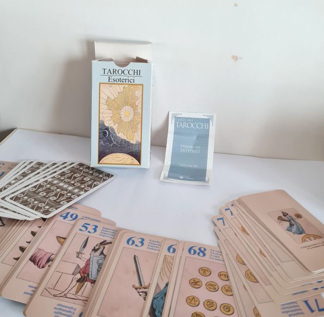 Tarocchi Esoterici , un mazzo carte divinatorie ,con pieghevole storico di G