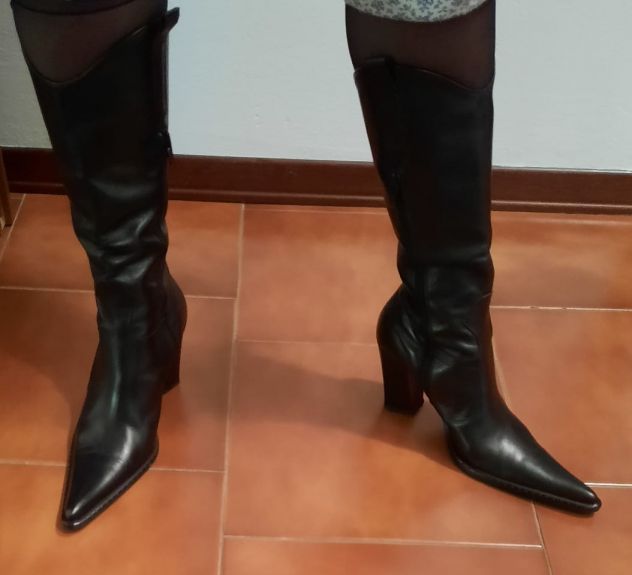 STIVALI DI PELLE NERI NUOVI - Foto 9