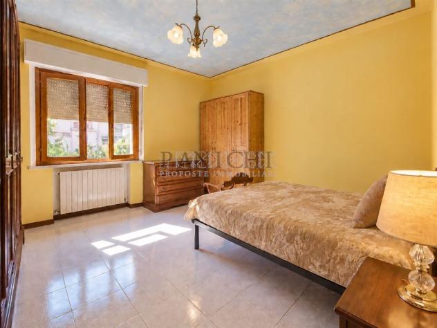 Appartamento spazioso, con balcone, garage e orto - Foto 13