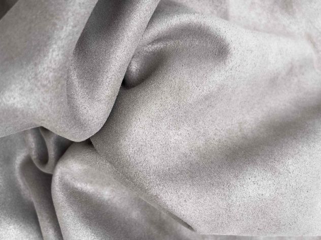 Pelle scamosciata grigio perla resinata reversibile - Foto 6