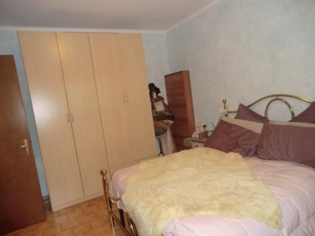 Capezzano in ottima posizione, appartamento sito al secondo piano con ingresso e angolo cottura,2 camere matrimoniali,bagno con vasca , ripostiglio e - Foto 6