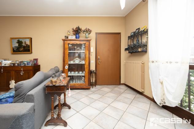 In centro paese, in contesto tranquillo e poco distante da tutti i primari servizi, proponiamo in vendita esclusiva luminoso e caratteristico appartam - Foto 6