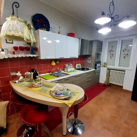 VENDESI APPARTAMENTO ARREDATO CANTINOLA PIAZZA DANTE - VENOSA - Foto 7