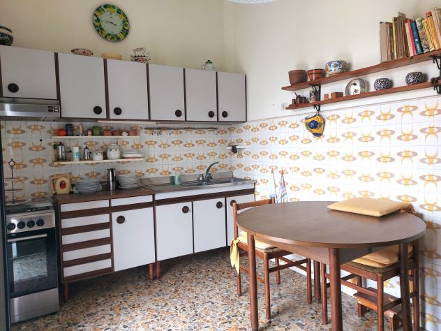 6 vani 2 balconi cantina p.auto scoperto - Foto 7