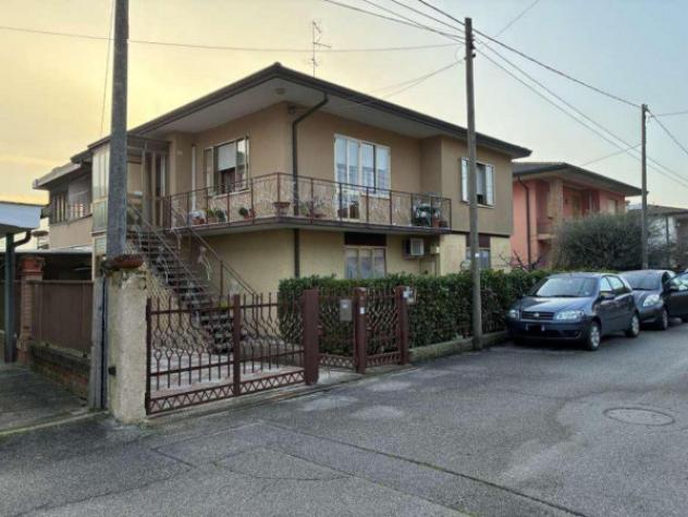 Immobile in asta di 120 m², box auto in vendita a Montegrotto Terme