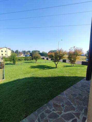 SULBIATE-Porzione di bifamiliare con giardino