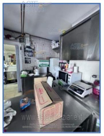 IMMOBILI-IMMOBILE COMMERCIALE-via Vittorio Bachelet, 372 - Foto 4