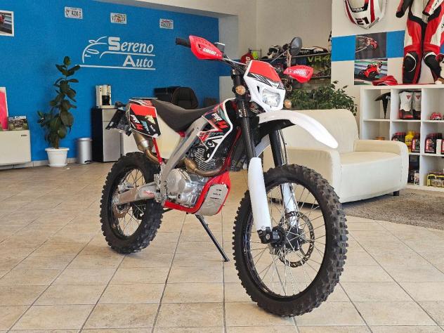 AJP PR4 125 Supremoto Pro 2.500km 2018 GUIDA A1