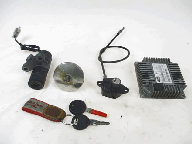 TELAIO CON TARGA E KIT CHIAVI ACCENSIONE MOTO GUZZI NEVADA 750 CLASSIC 2004 - 2015 GU32400160 FRAME WITH DOCUMENTS AND KEYS LOCKS ECU KIT SERRATURA SE - Foto 2