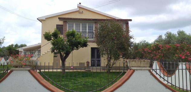 VILLA di 10 vani e di 350 mq (ORBETELLO) rif. T 100
