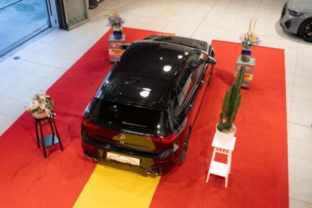 VOLKSWAGEN Golf GTI 2.0 TSI R DSG 4Motion 4X4 20 YERS PERFOR.AKRAPOVIC rif. 23100436 - Foto 6