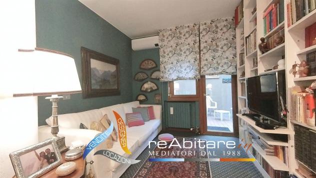 Villa Luminosa nel Verde: Privacy, Comfort e Spazi per la Famiglia - Foto 18