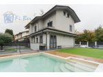 Pioltello - Porzione di Villa Bifamiliare con piscina