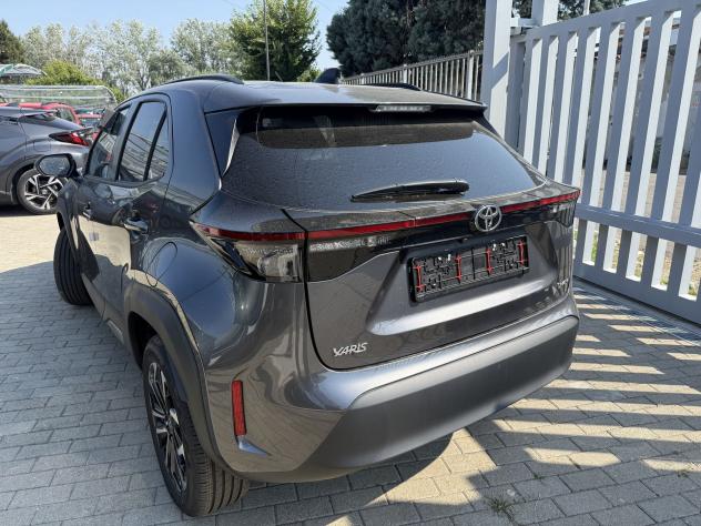 Toyota Yaris Cross 1.5H (130 CV) Trend E-CVT AWD-i KM0 - Foto 8
