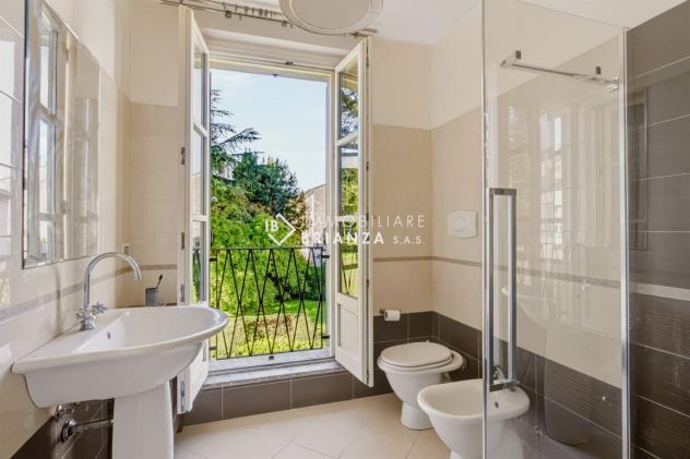 BESANA IN BRIANZA: IN VENDITA ELEGANTE 3 LOCALI SU DUE LIVELLI CON GIARDINO PRIVATO - Foto 8