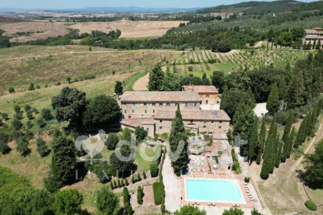 Rustico / Casale di 2200 m² con più di 5 locali e box auto in vendita a Asciano - Foto 5