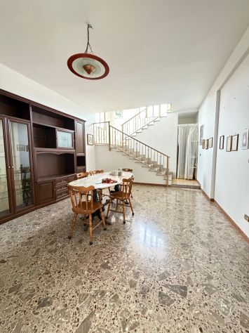 VILLA INDIPENDENTE CON GIARDINO A 150 METRI DAL MARE - Foto 4