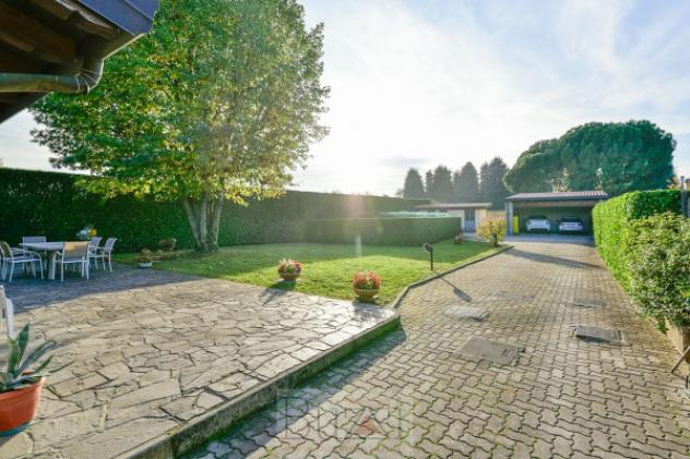 Villa di 177 m² con 4 locali e box auto doppio in vendita a Seregno