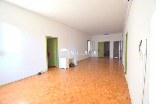 UFFICIO di 1 vani e di 400 mq (MONTEBELLUNA - centro) rif. PLC02F_24 - Foto 2