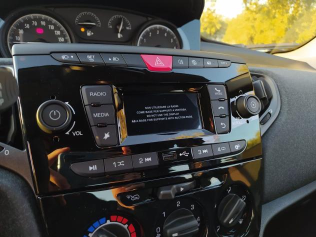 Lancia Ypsilon 1.0 FireFly 5 porte S&S Hybrid Silver - Foto 8