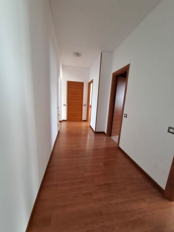 BILOCALE MQ 80 BREVI PERIODI Piano alto con ascensore - Foto 5