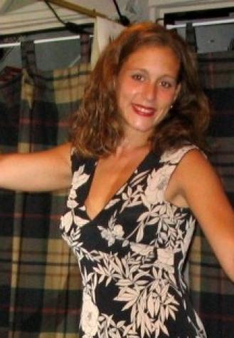 Donna di Lecce, 32 anni. Fisico Normale Tel: