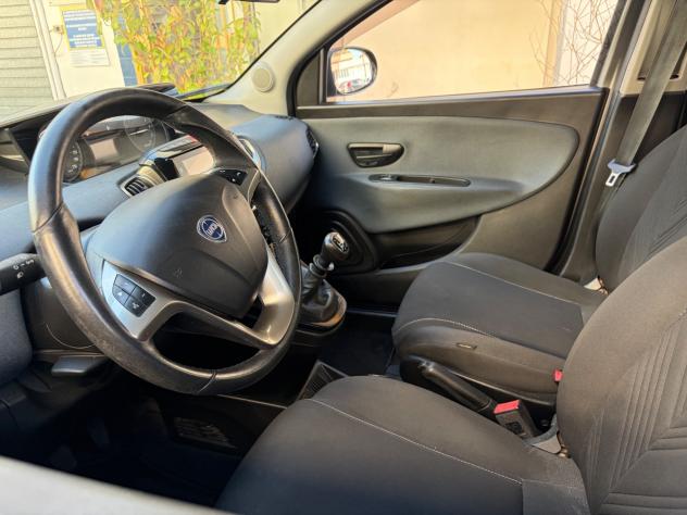 Lancia Ypsilon 1.0 FireFly 5 porte S&S Hybrid Gold - Foto 2